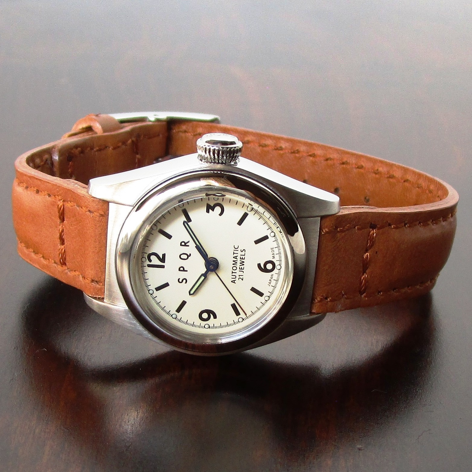 【SPQR 期待の 小型サイズのシンプルデザインで使い易さに徹した　レディス手巻付自動巻機械式】 　Ventuno　fs　　アイボリー文字盤・ブラック文字盤　の2カラー × SOMES特製カーフ＋はしごタイプバックル