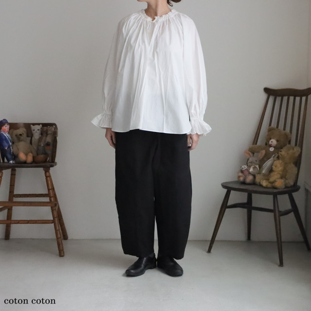 UT260BL003　UNIVERSAL TISSU ナチュラルタイプライターギャザーパフ長袖ブラウス  2色