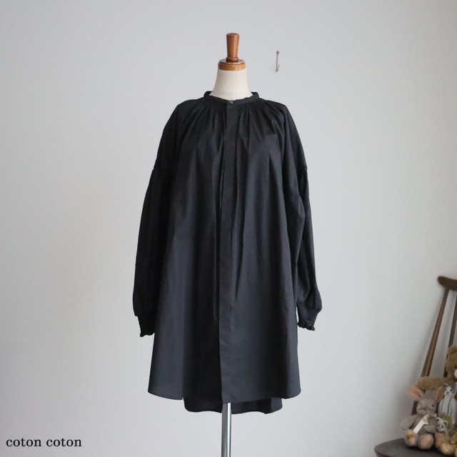 UT250BL025  UNIVERSAL TISSU ナチュラルタイプライタートリプルシャーリングブラウス　２色