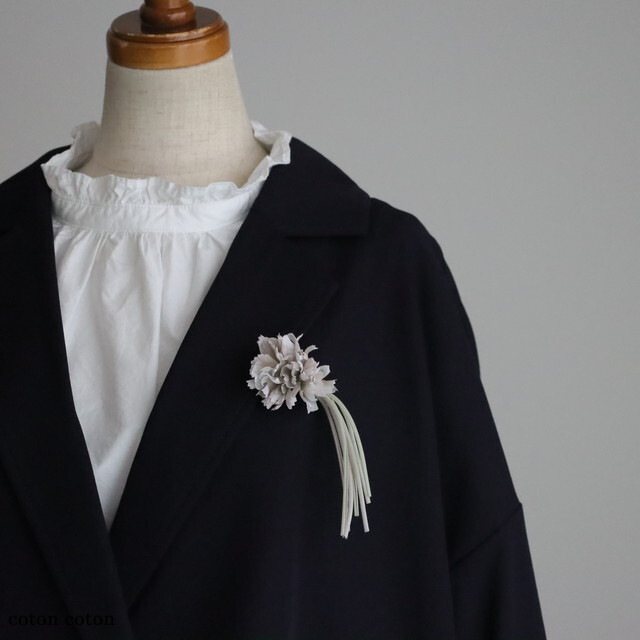 UT507SS913 utiliteカーネーションのコサージュ セージグリーン