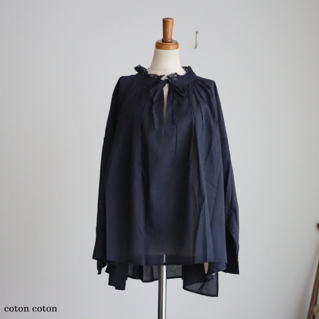 NSL25622　soil  60s CAMBRIC PLAIN WITH LACE STRING COLLAR GATHERED SHIRT