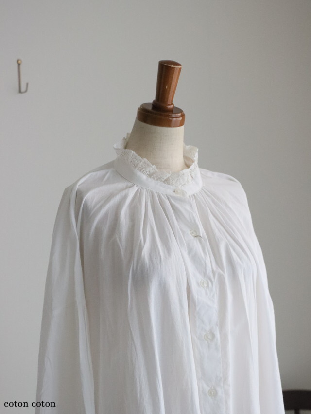 NSL24562  soil  60s CAMBRIC PLAIN WITH LACE LACE COLLAR GATHER TUNIC SHIRT 2色