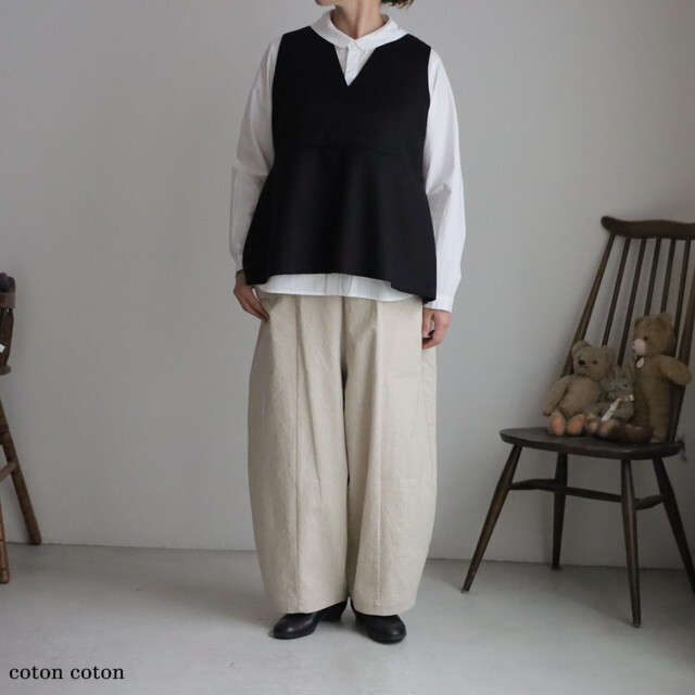 UT504AW81  Utilite Vネックサイドタックベスト　クロ