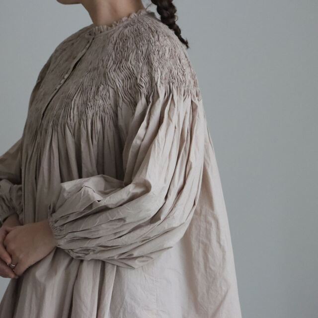 RS009   Robe de Peau   サーキュラースモッキングシャツ　３色