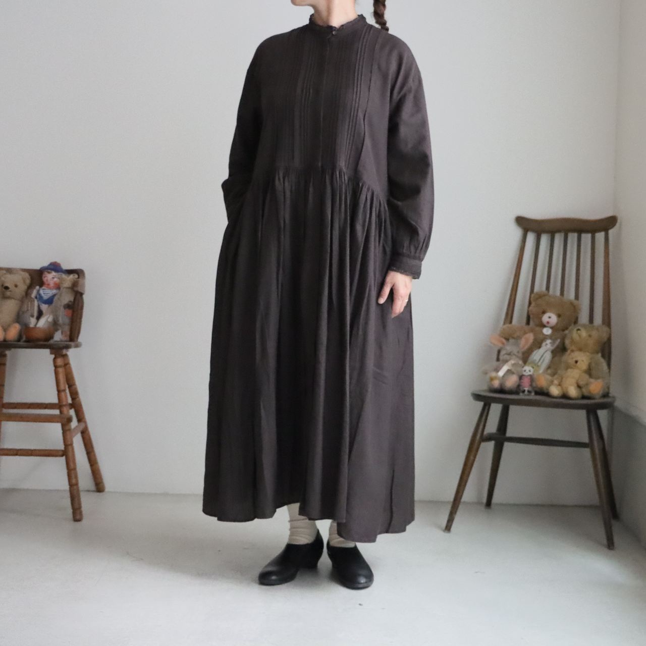 INMDS26704  maison de soil  TWILL COTTON KHADI PLAIN LACE COLLAR DRESS WITH PINTUCK
