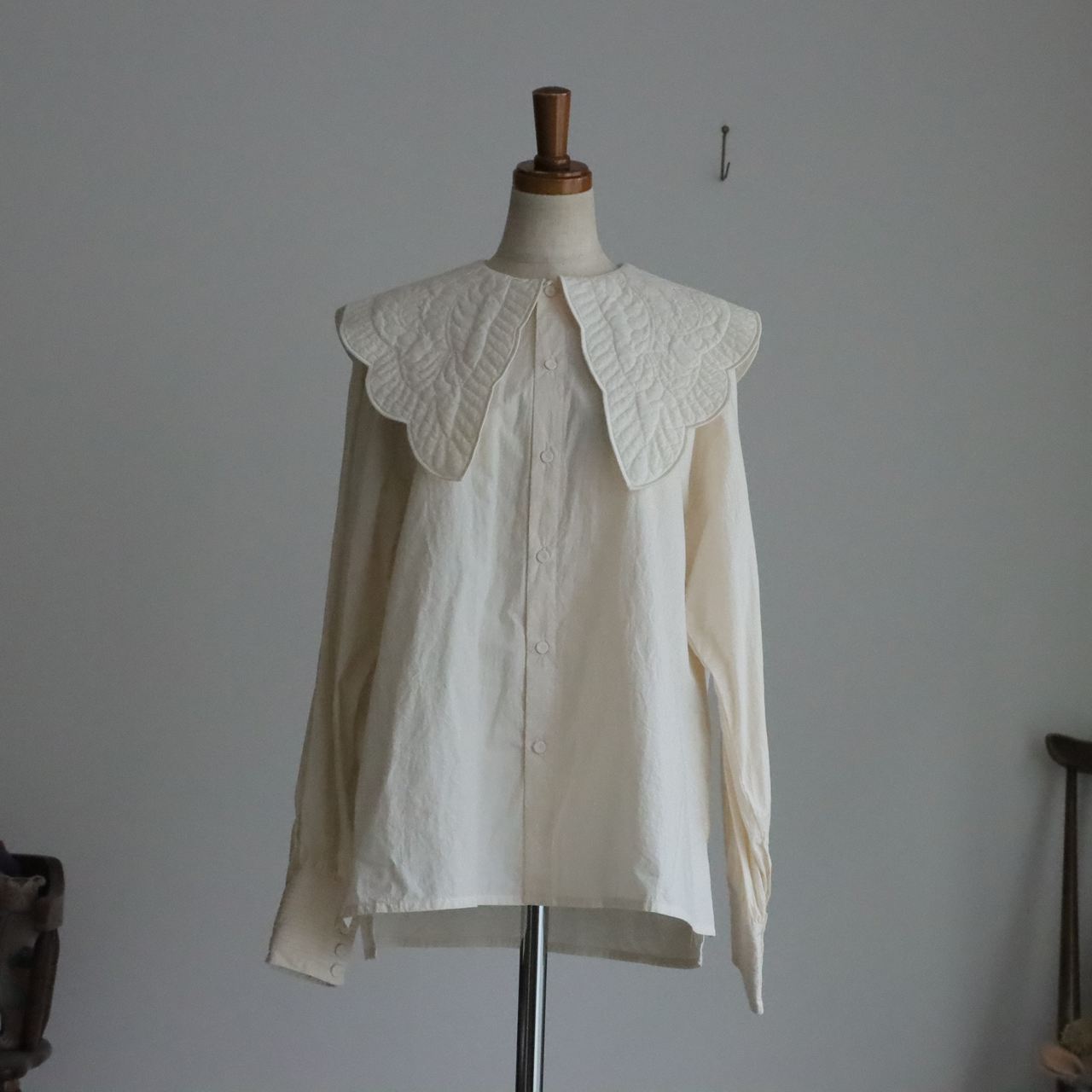 6301BL007262 qiri trapunto quilt collar ブラウス 2色