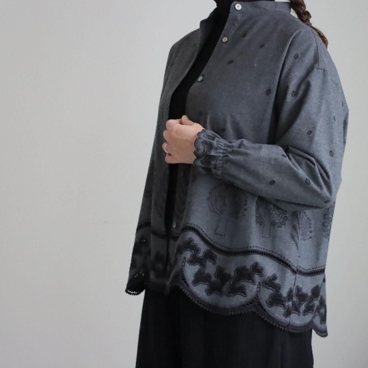 05GF069009 marble SUD EMB　rabbit lace ブラウス