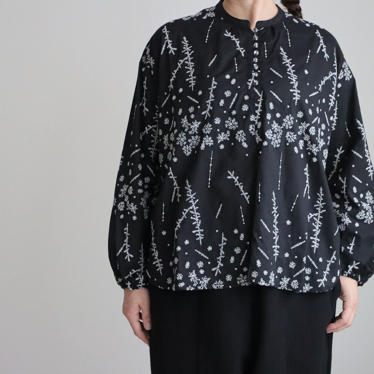 05GF074022 marble SUD EMB 氷花 プチボタンブラウス