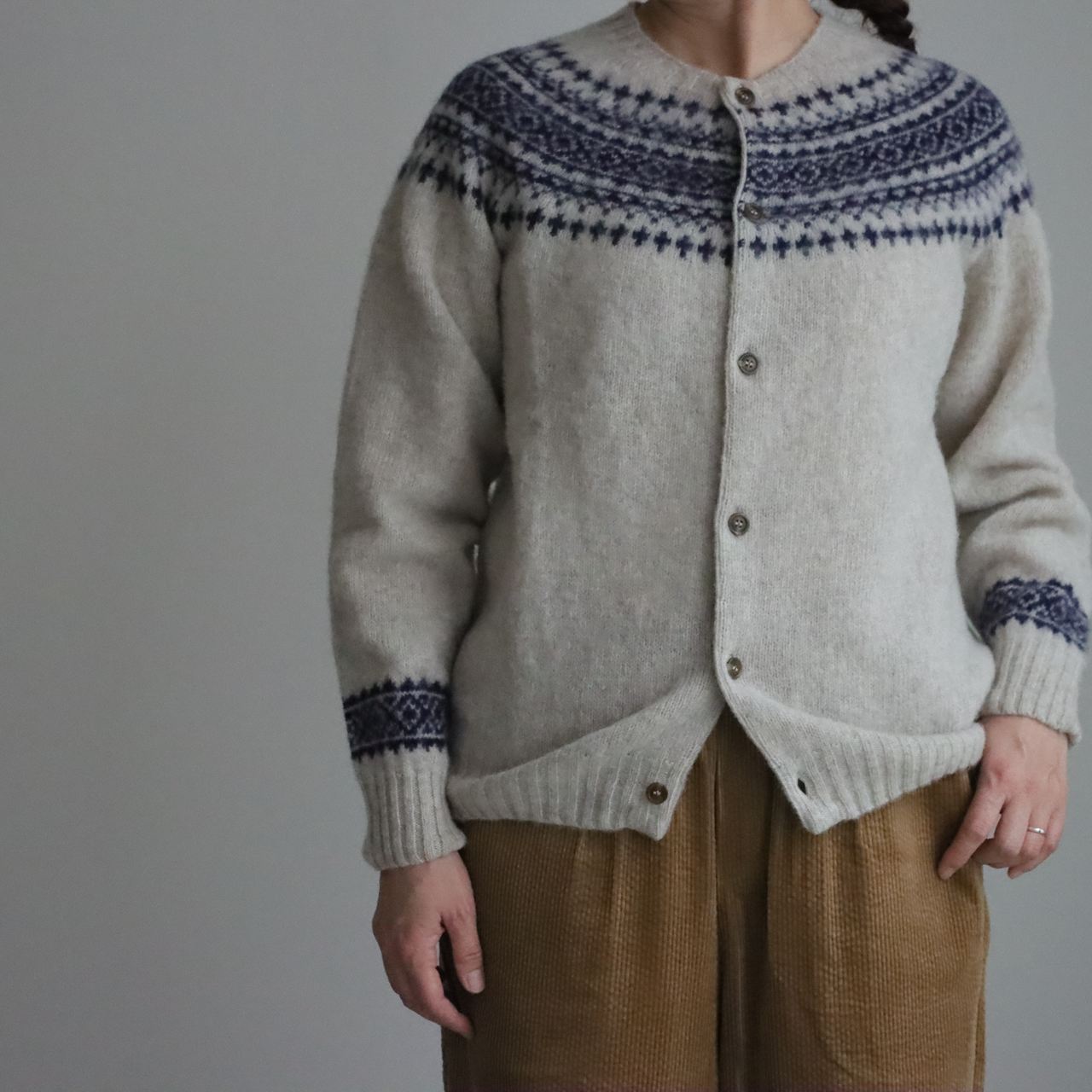 NJT1761 JOHN TULLOCH 　SEAM FREE CREW NECK CARDIGAN  3色