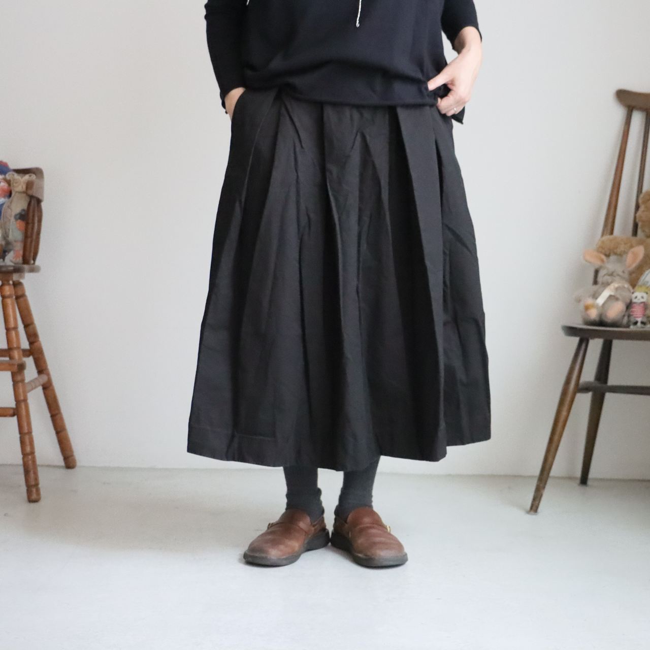VC2904A   Veritecoeur フロントタックスカート　BLACK