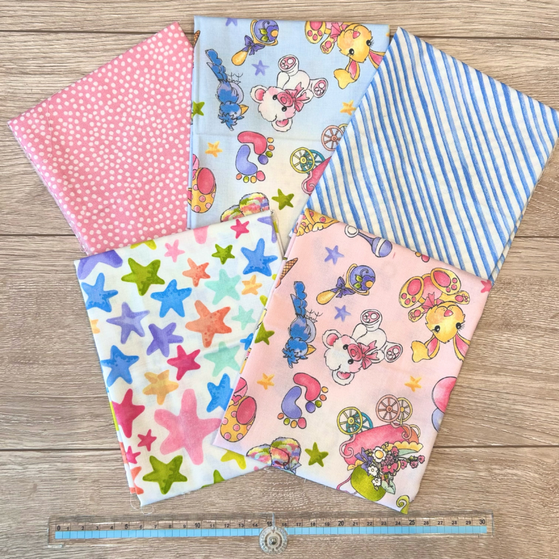 【 USAコットン ロラライハリス ネコ柄  動物柄  星柄 ストライプ ドット 】50×55cmサイズ  5種5枚で通常￥2750→2200円　数量限定のお得なロラライハリス生地5枚セット（COS-019）