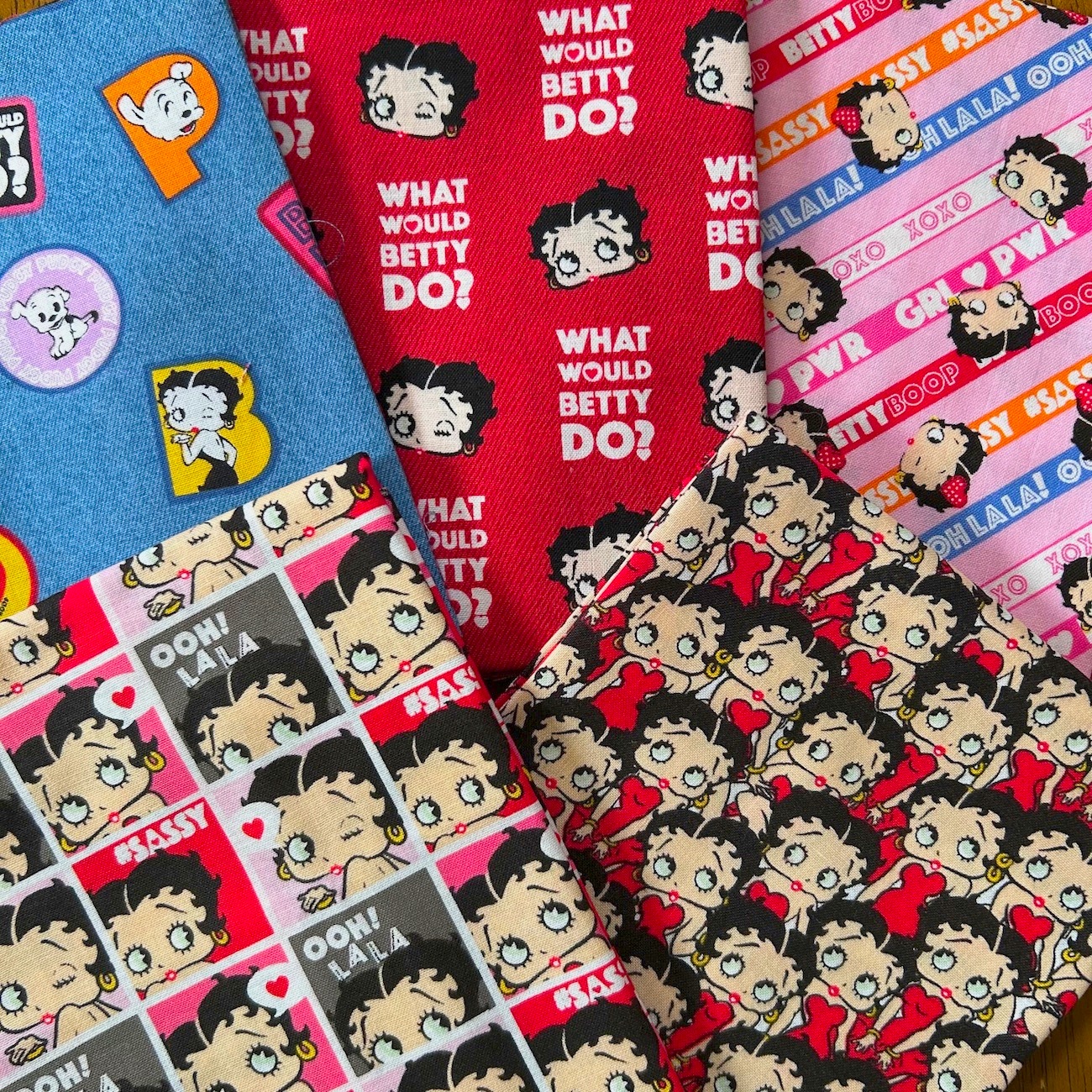 《数量限定》USAコットン【Betty Boop】ベティ・ブープ生地   英字  5柄5枚セット 2サイズ展開(COS-044）
