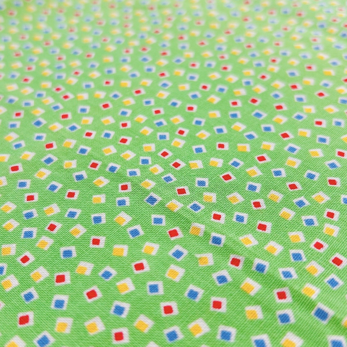 USA輸入生地【サーティーズ（1930年代の復刻版生地）】四角ドット柄　グリーン系 (UTH-016)