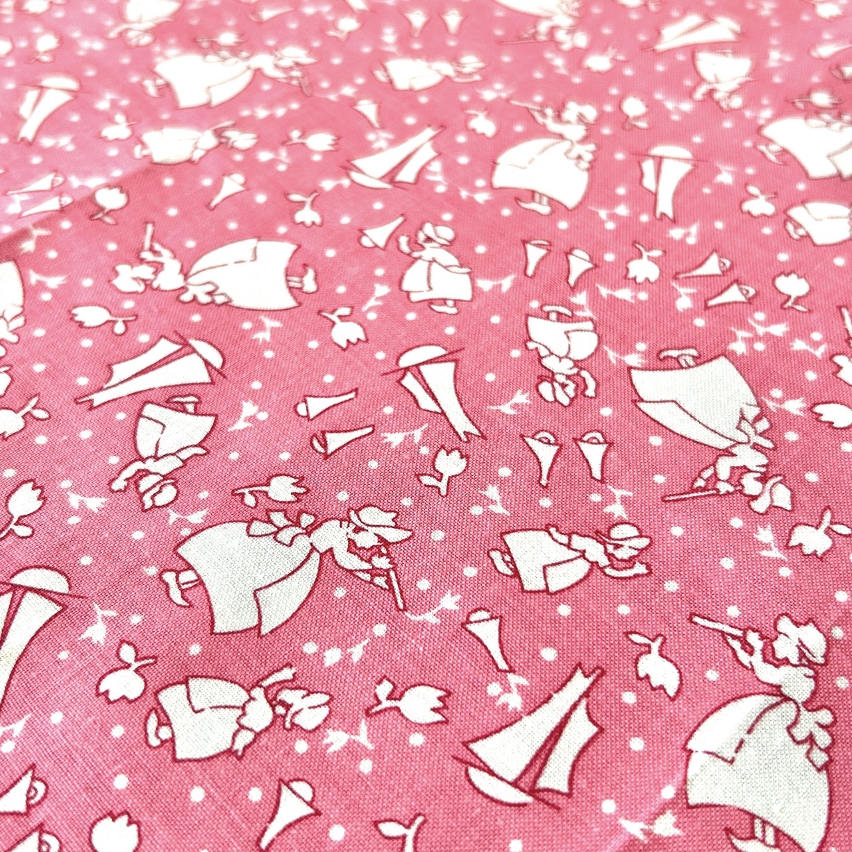 希少生地　USAコットン【サーティーズ（1930年代の復刻版生地）】レトロガール花柄　ピンク系　33×37cm(UTH-233)