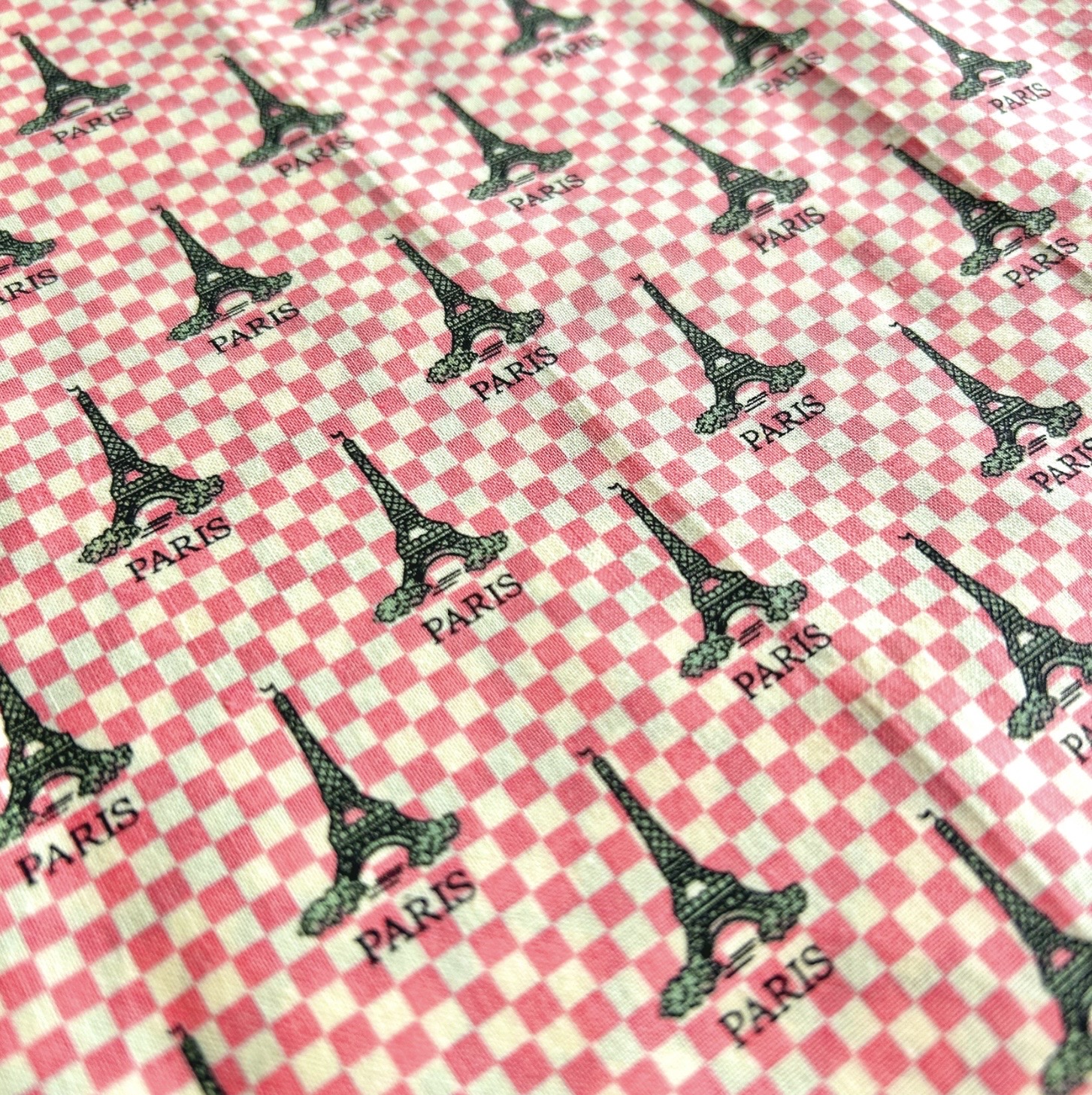 希少生地　USAコットン【サーティーズ（1930年代の復刻版生地）】レトロ柄　エッフェル塔柄　チェック柄　ピンク系　(UTH-266)