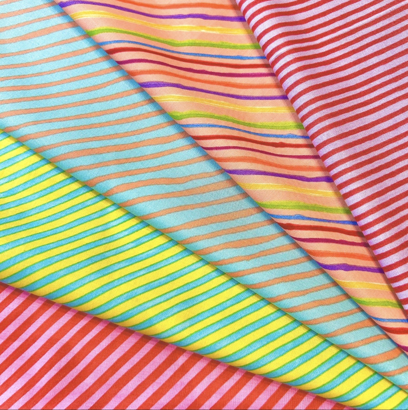 USAコットン 【 Loralie Designs 】ロラライハリス  33×37cmサイズ5柄5枚セット  数量限定アソートセット  カットクロス  アメリカ輸入生地（COS-063）