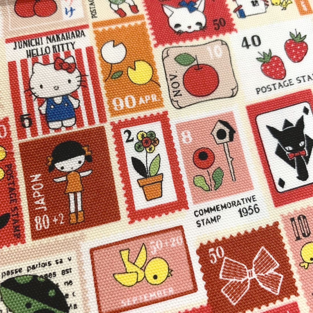 【中原淳一/ひまわりや】中原淳一×ハローキティ 昭和レトロコラボ生地 切手コラージュ風デザイン レッド系  (JKH-276)
