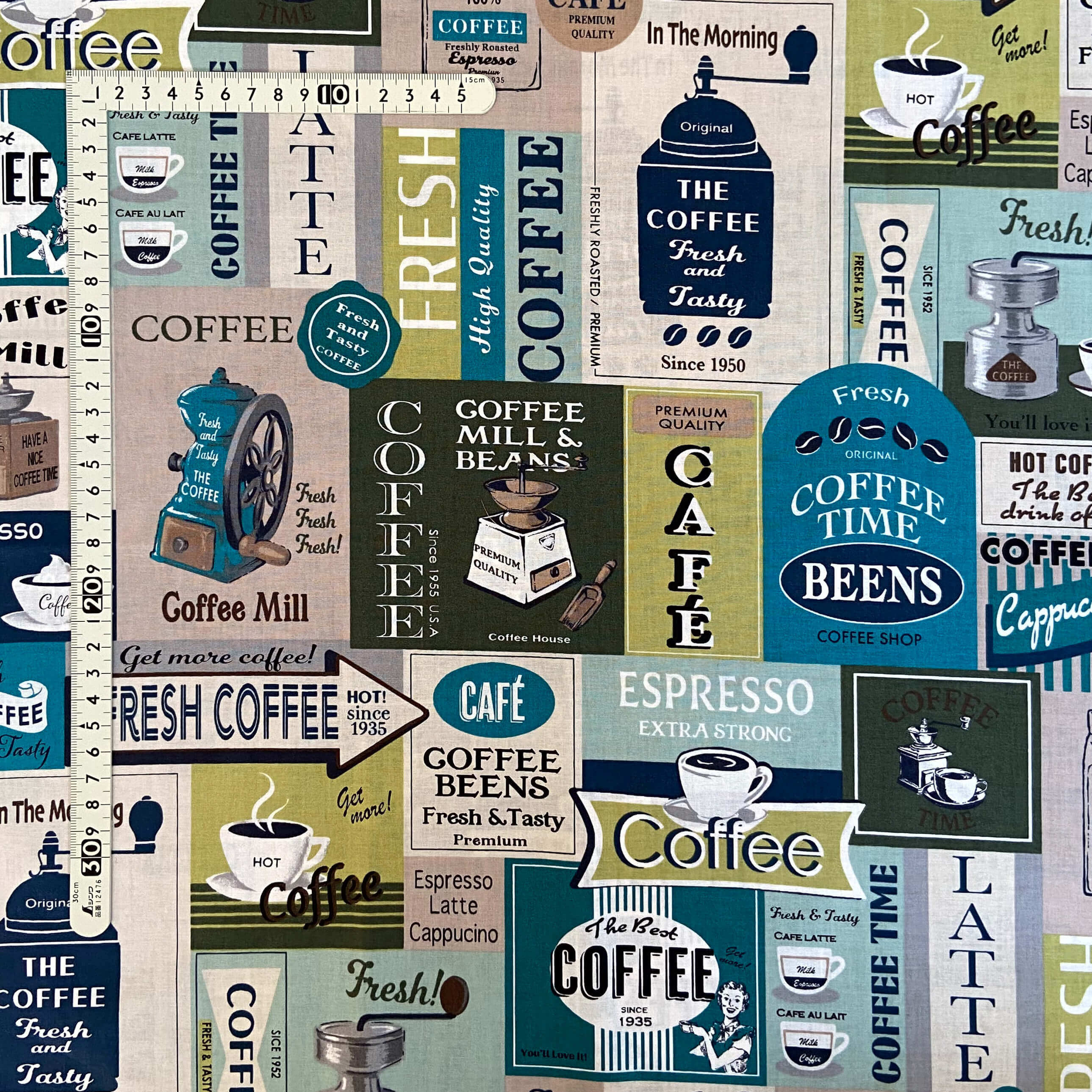 【小関鈴子先生デザインプリント】(JKS-328）カフェ・英字柄　イエローグリーン系