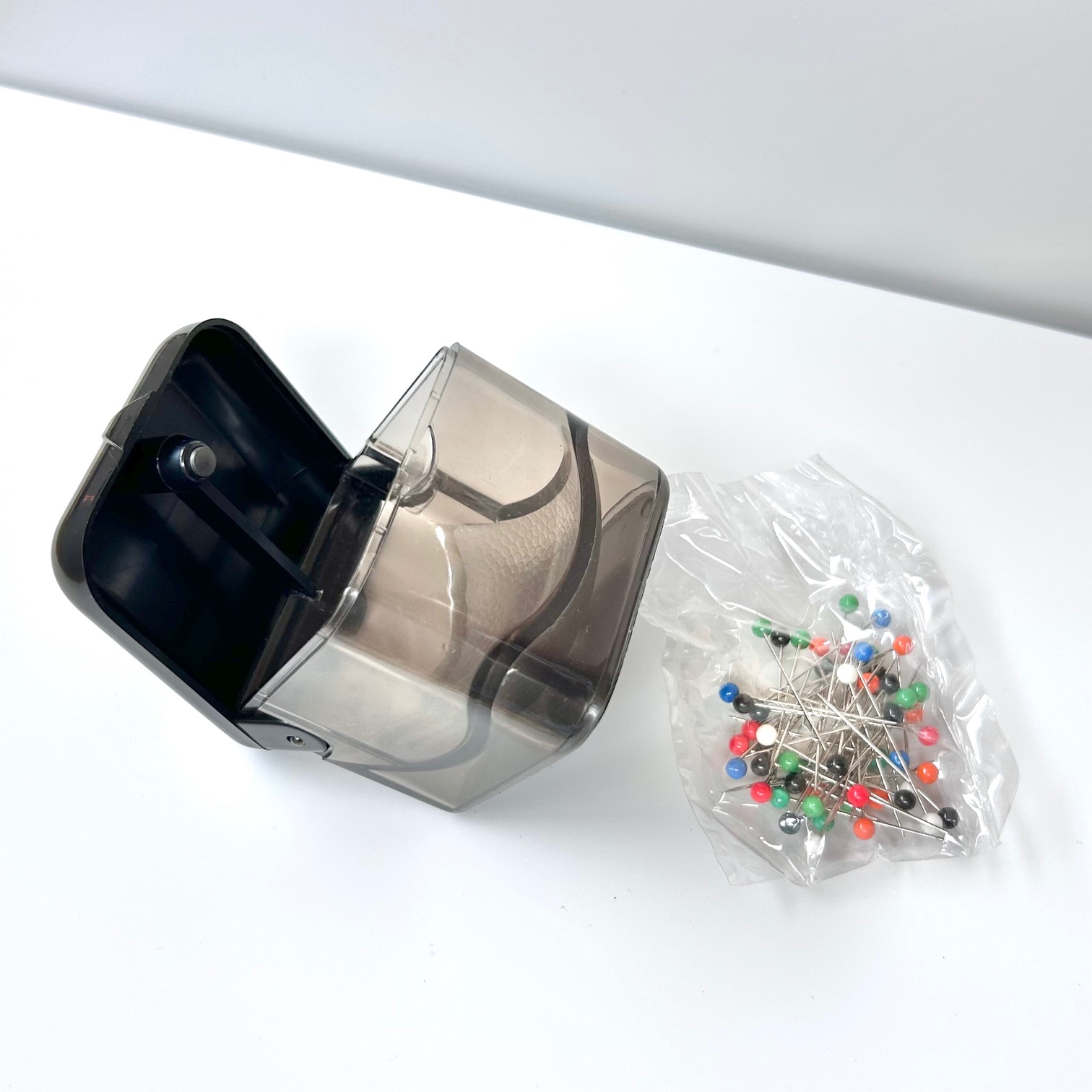 マグネット ピン ディスペンサー ＆ ピン50本  まち針収納ケースとまち針のセット(NOT-296)