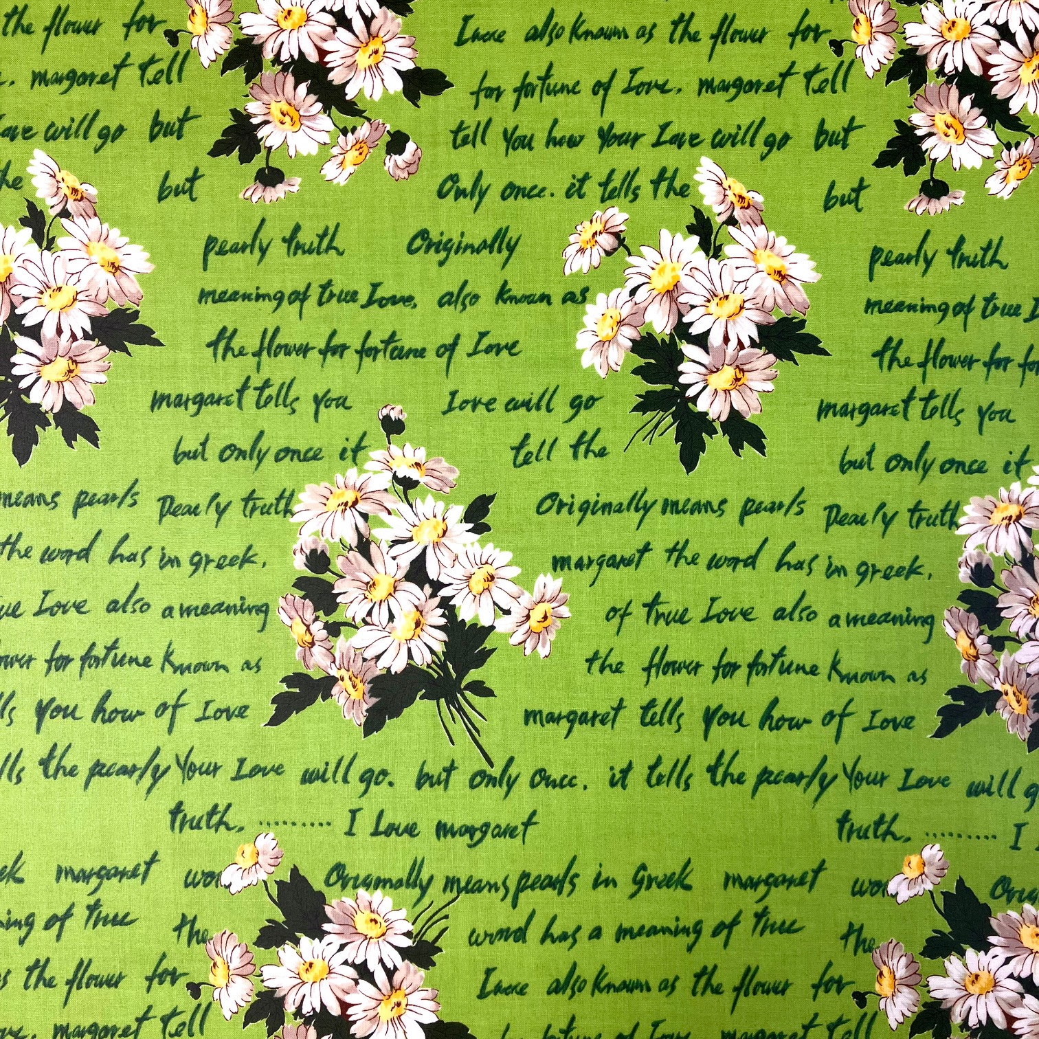 【小関鈴子】のラミネート加工（つや無）花・英字柄 グリーン 50x110cm -(RAMI-008)