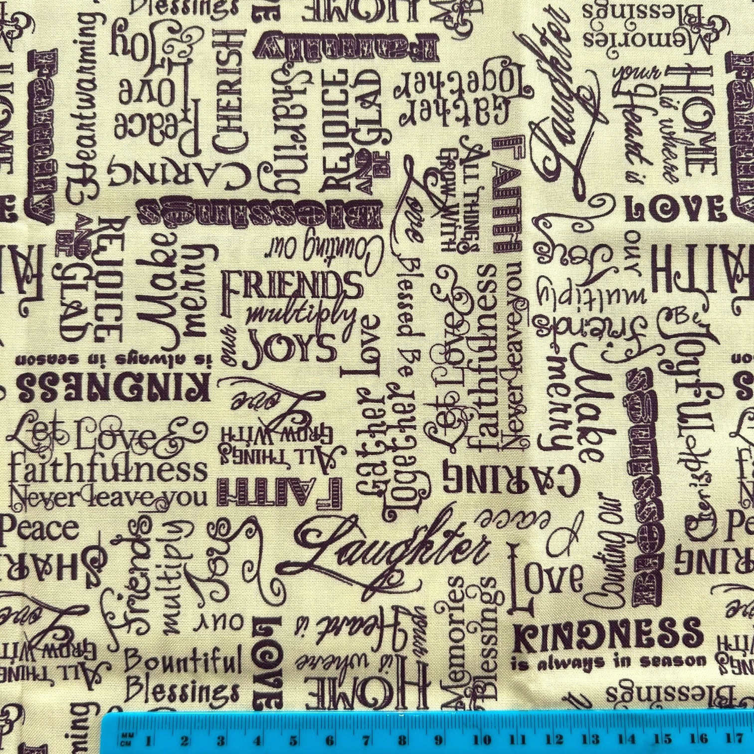 USAコットン【英字プリント】 祝福や愛の言葉のタイポグラフィ コラージュデザイン  クリームイエロー系  2サイズ展開 (UEG-103H)