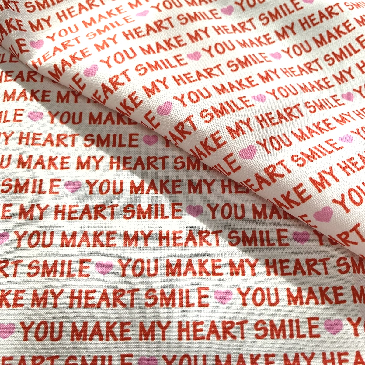 【USA生地　Kidsプリント】 オールドアメリカン ハート柄   ライン英字  ホワイト×レッド (UKS-224)