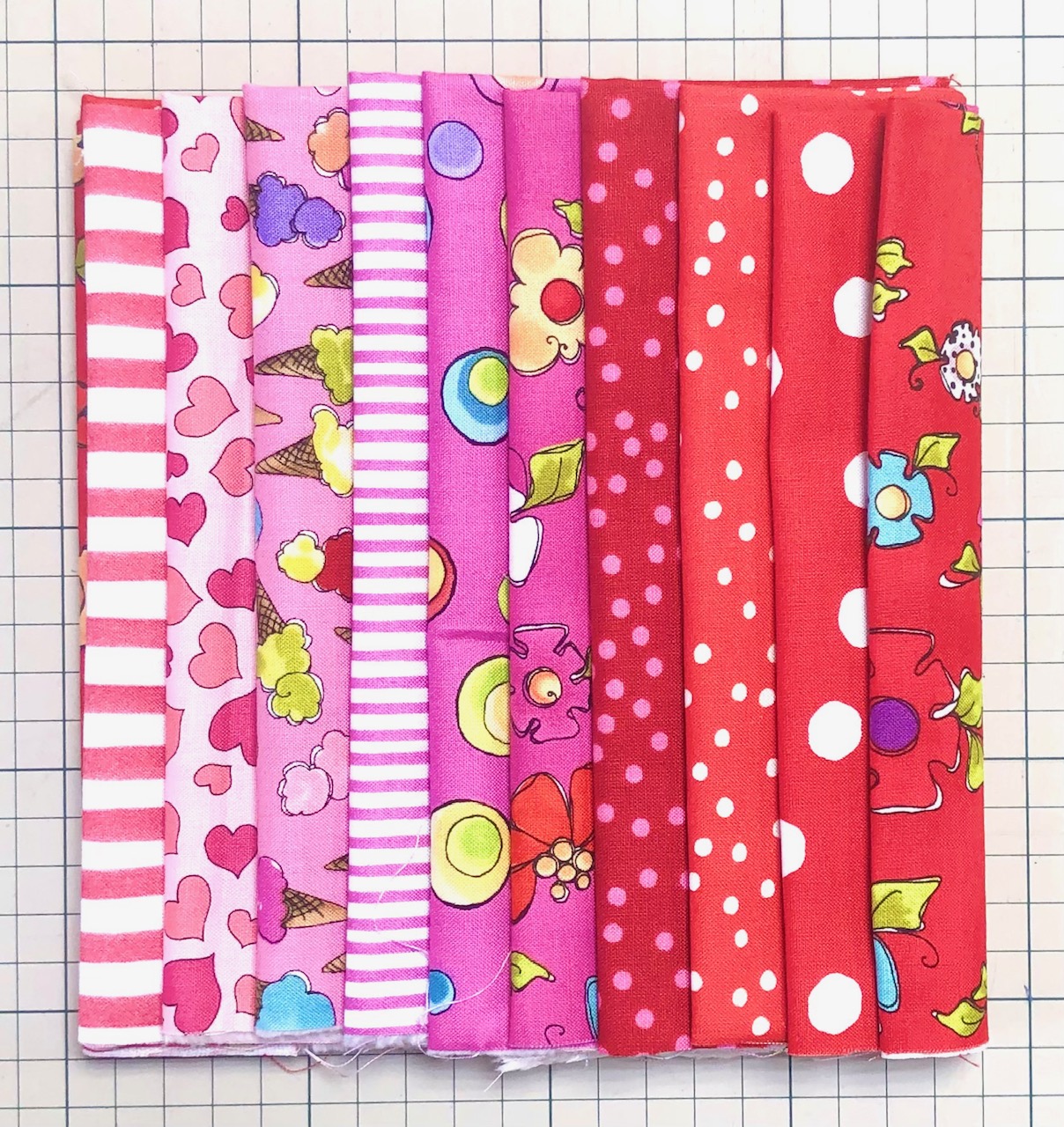 USAインポートファブリック【 Loralie Designs 】ロラライハリス  通常から1,100円もお得な数量限定10枚セット(ULH-377) レッド系