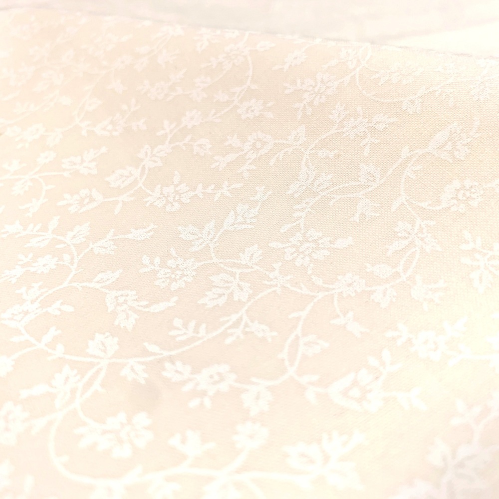 白系生地【草花柄プリント】UOW-003　50×110cm