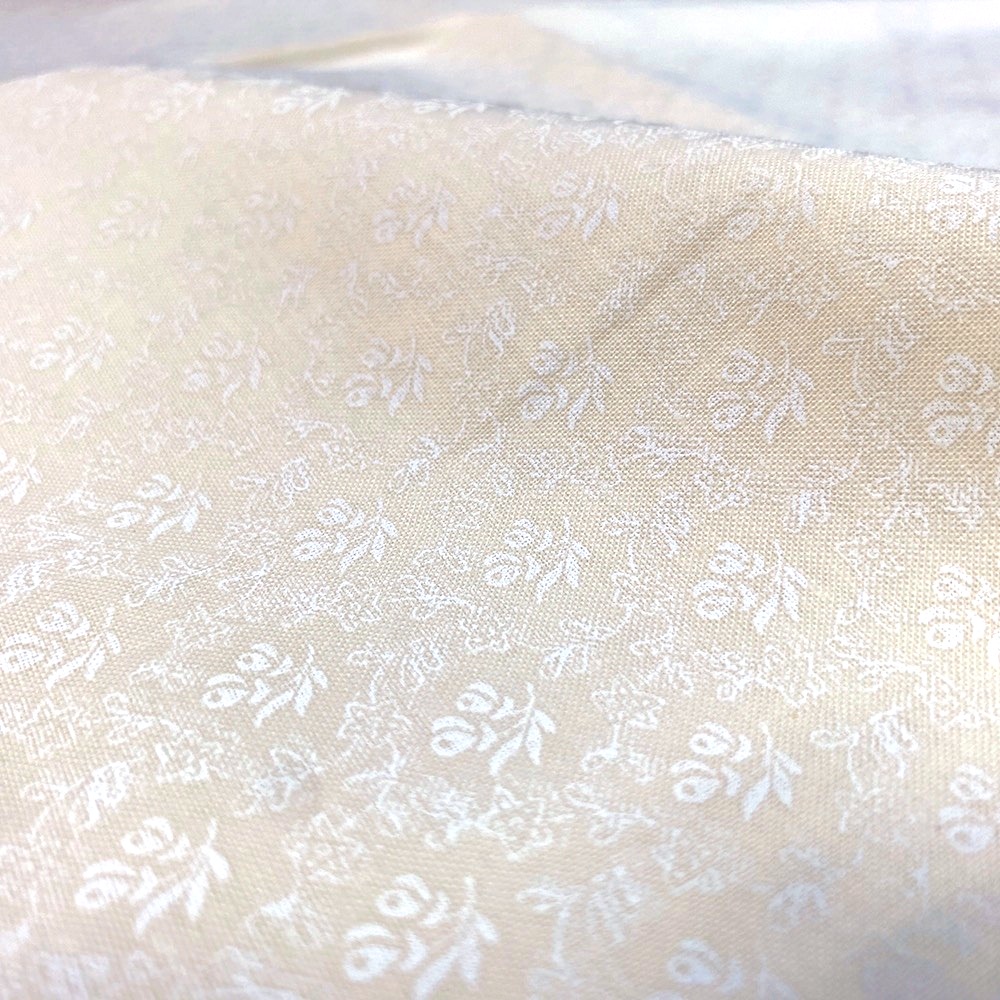 白系生地【草花柄プリント】UOW-007　50×110cm
