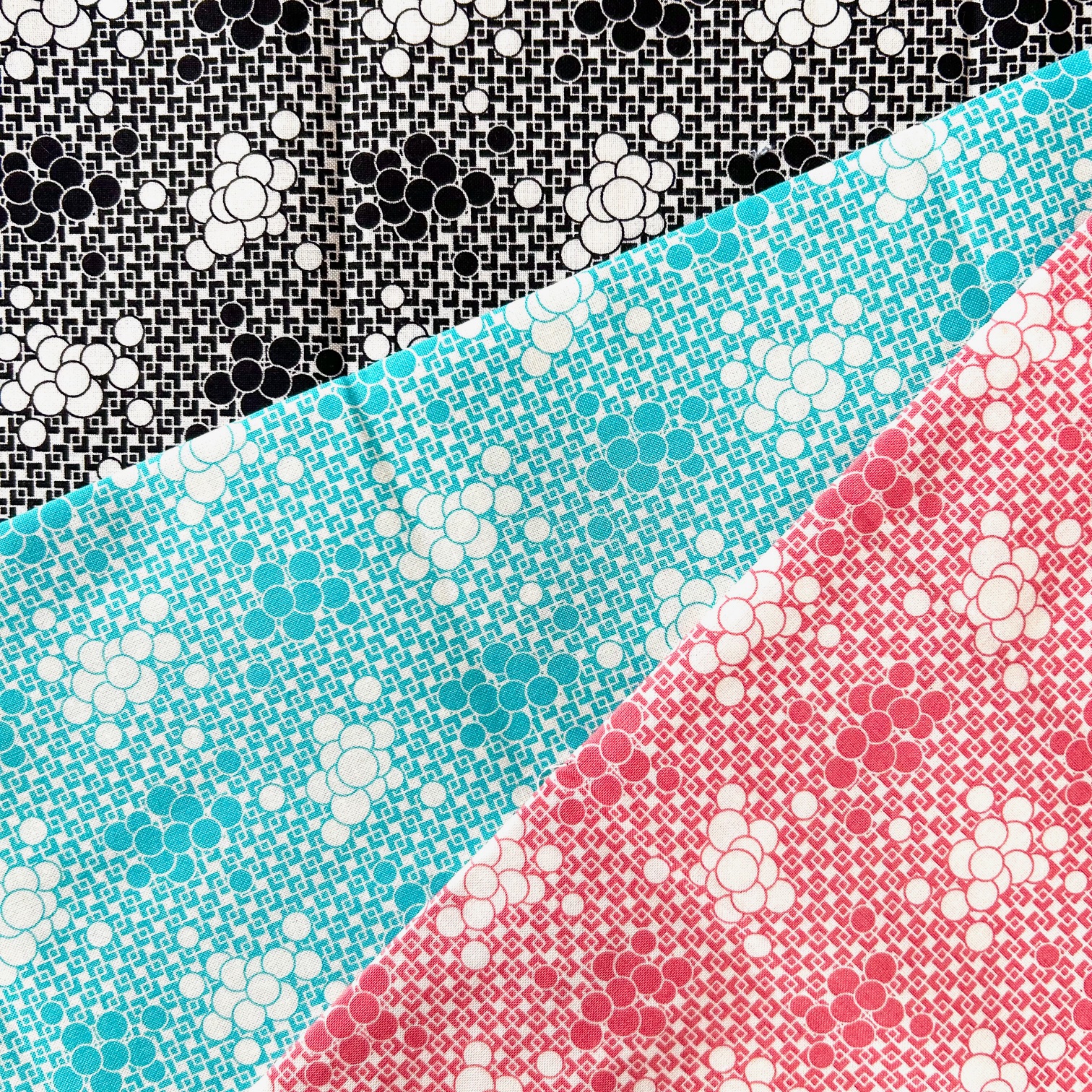 USA輸入生地【サーティーズ（1930年代の復刻版生地）】ドット 花柄  3色展開(UTH-114)