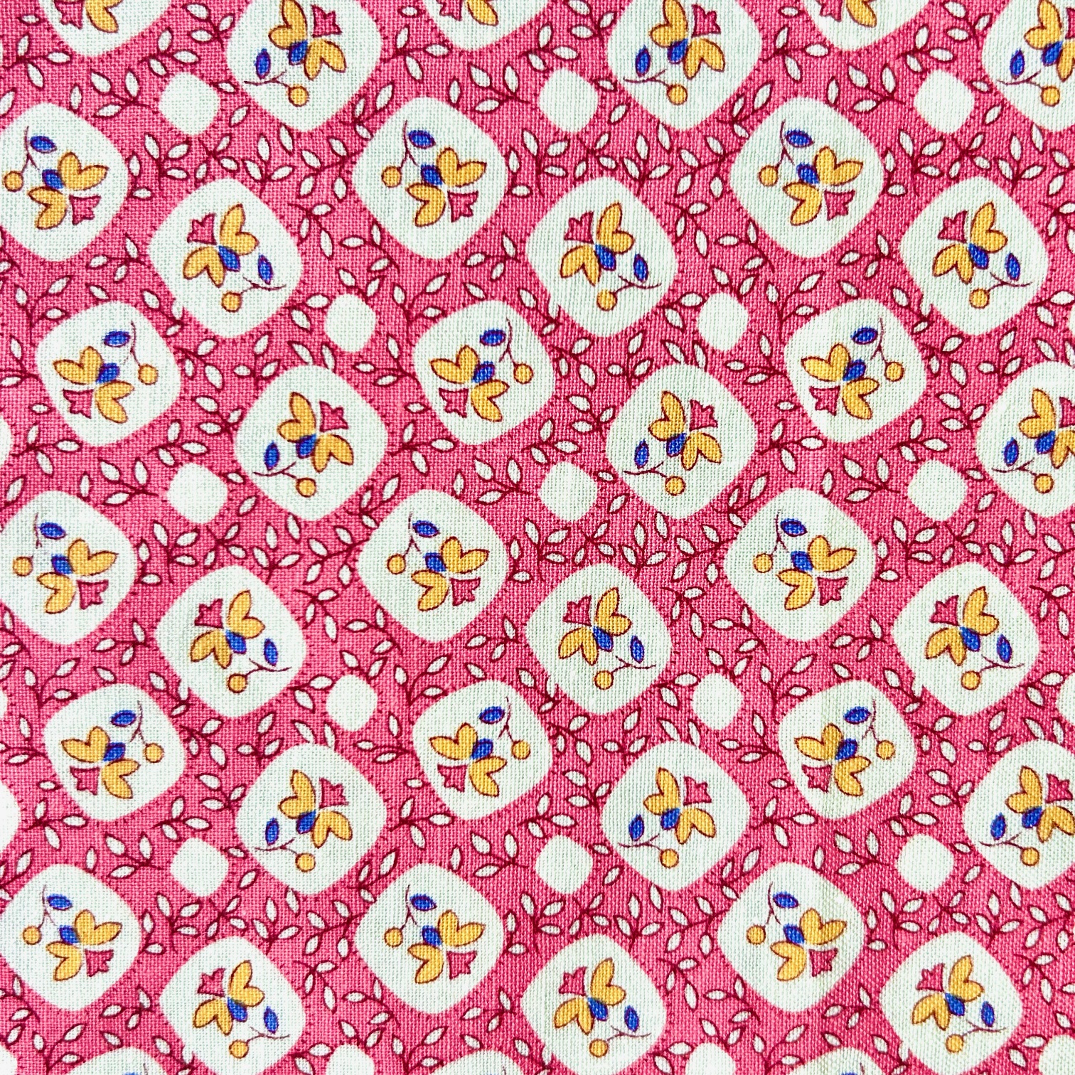 希少生地　USAコットン【サーティーズ（1930年代の復刻版生地）】レトロ花柄　ピンク系　18×32cm(UTH-239)