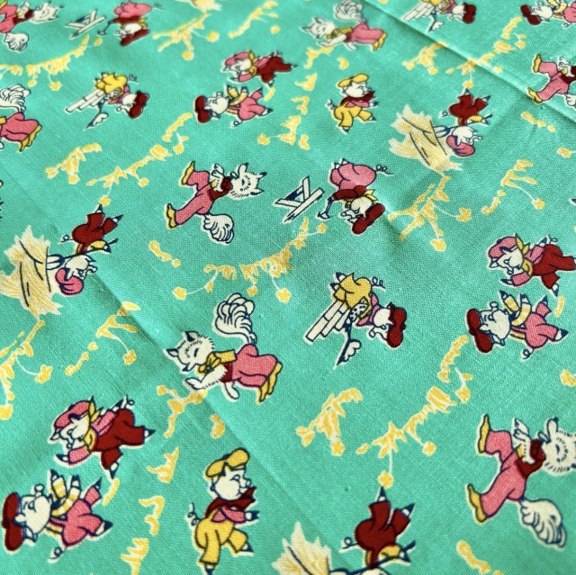 希少生地 USAコットン【サーティーズ(1930年代の復刻版生地)】レトロな3匹の子豚柄 グリーン系 33×37cm(UTH-236)