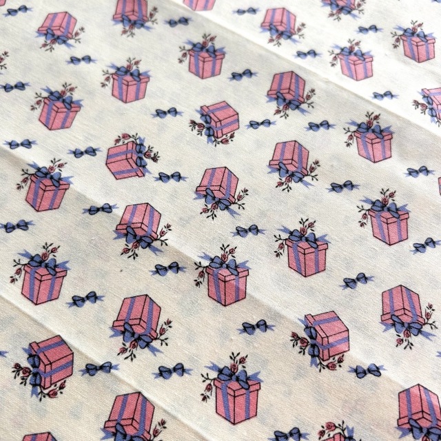 希少生地　USAコットン【サーティーズ（1930年代の復刻版生地）】レトロ柄　プレゼントボックス　ホワイト系　50×27cm(UTH-253)