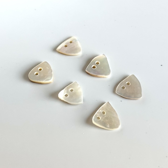 貝ボタン シェルボタン 6個セット【 三角 】(NOT-283)