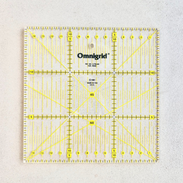 ネット販売限定  USA製【 Omnigrid 】オムニグリッド社製  正方形  キルティング＆パッチワーク、ソーイング定規 "15 × 15"センチ (NOT-333)
