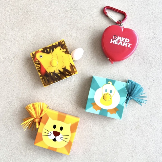 USA輸入品【Graphic Impressions 】巻き尺   インチ&センチ両面メジャー 洋裁 裁縫  150cmオートメジャー　4種展開  (NOT-360)