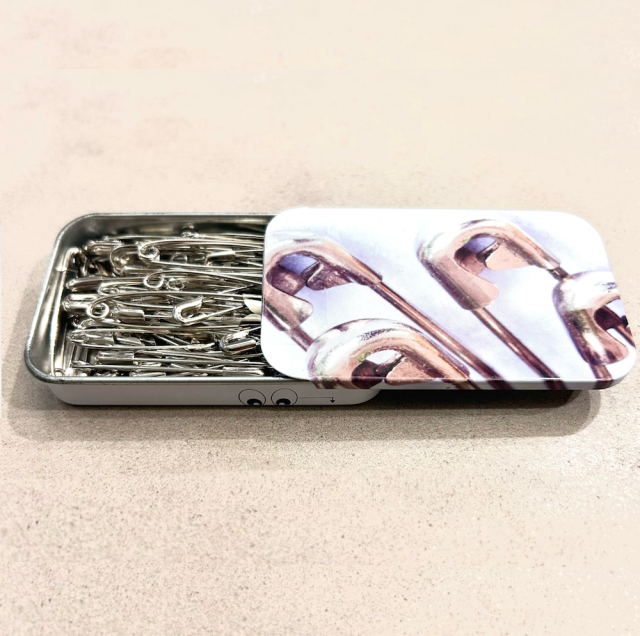 【Sewgroup】Steel Safety Pins  スライドケース入りスチール製安全ピン  アソートサイズ  60本(NOT-298)