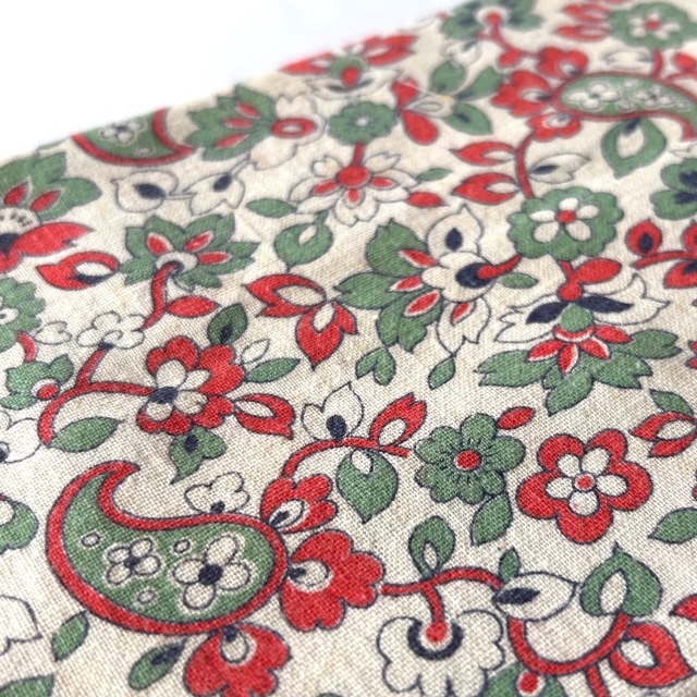 総刺繍花柄➕チェック柄のグレーのベスト　裾見返しテープ始末　ハンドメイド 海外で人気の【フィードサック】1930年代アメリカ製 穀物袋を使い