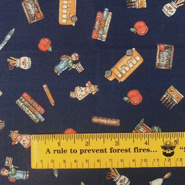 【USA生地】 ネイビー系  SchoolBus/クレヨン/キッズ柄     50x55cm  (UKS-217)