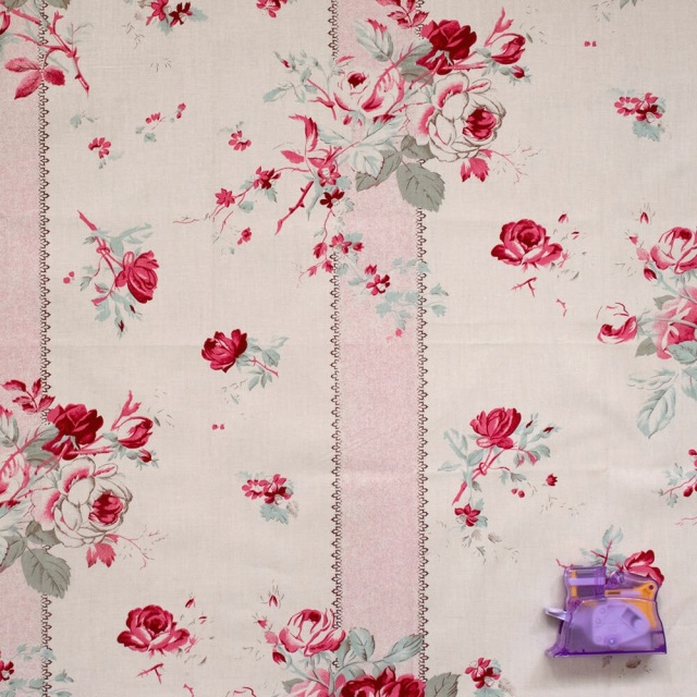 【USA輸入コットン】(UOTS-525)クラシカルな花柄生地  レース ライン 生成り系 50×68cm