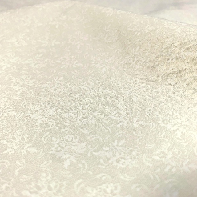 白系生地【草花柄プリント】UOW-002　50×110cm