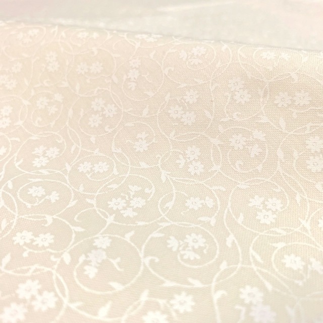 白系生地【草花柄プリント】UOW-006　50×110cm