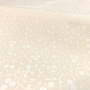 白系生地【草花柄プリント】UOW-006　50×110cm