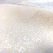 白系生地【草花柄プリント】UOW-007　50×110cm