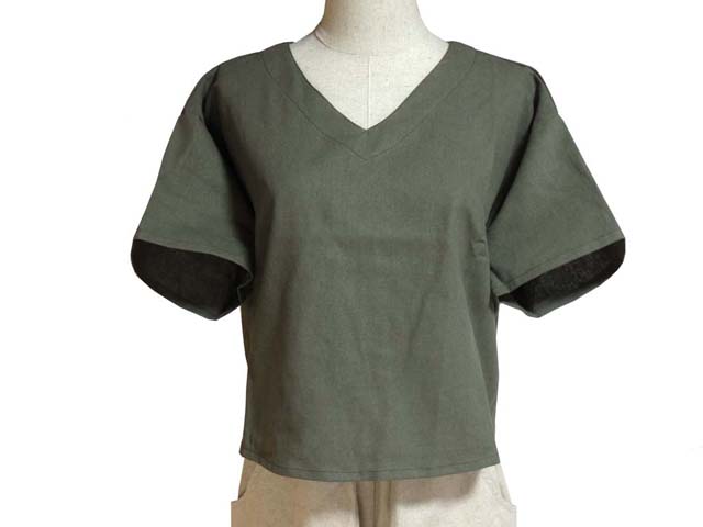 VえりTブラウスベリーショート丈半袖