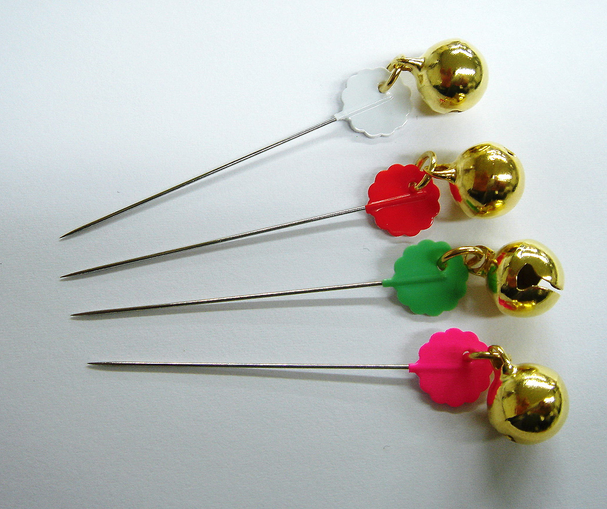 6760 鈴付待針20本針長：40mm全長50mm太さ：0.53mmピンク6本・白6本・黄緑4本・オレンジ4本