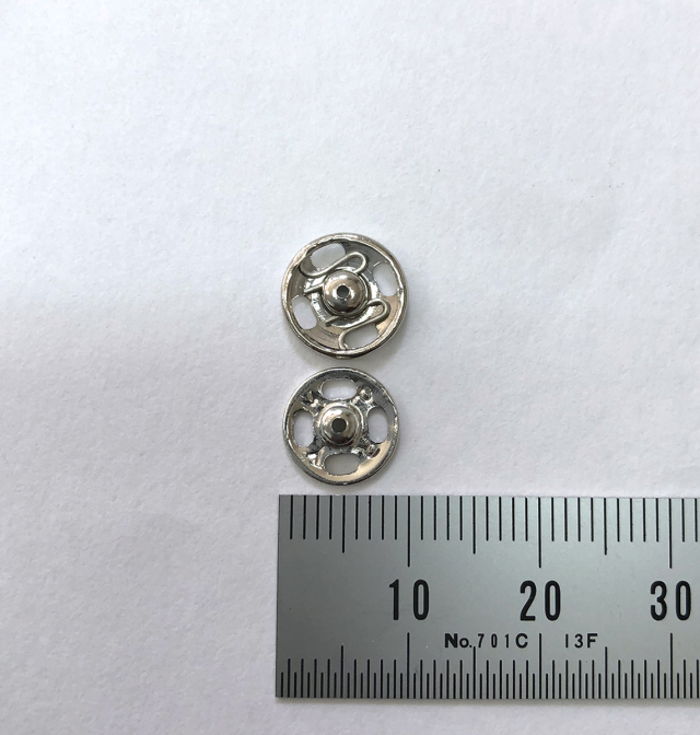ハンドメイド】スナップボタンの付け方とハンディプレスの使い方【プラスナップ用プライヤー】 | わが家のここち。 ASTIMESA 200セット メタルスナップボタンキット 9.5mmスナップ布用 ファスナープライヤープレスツール付き ボタンスナ