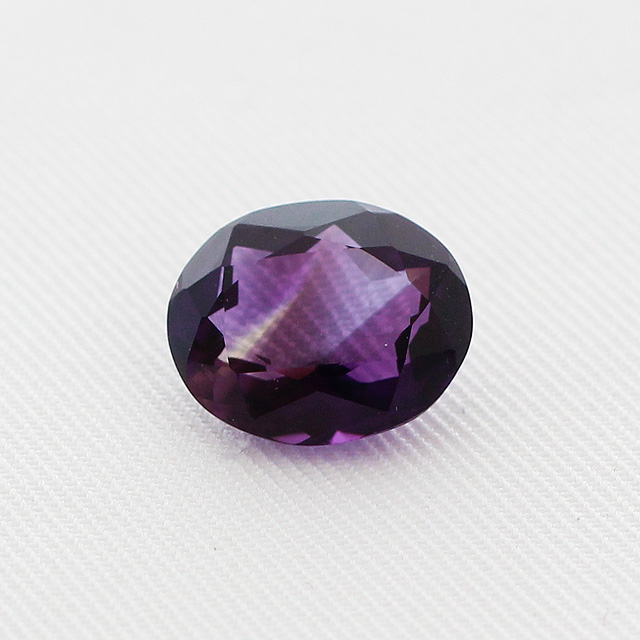 アメシスト　９．６×１１．６ｍm　オーバルカット