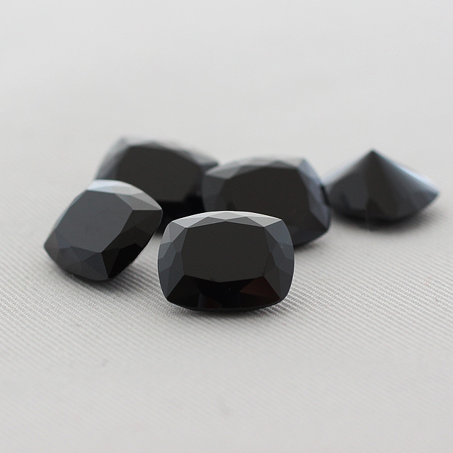 ブラックキュービック　１０×１２ｍｍ