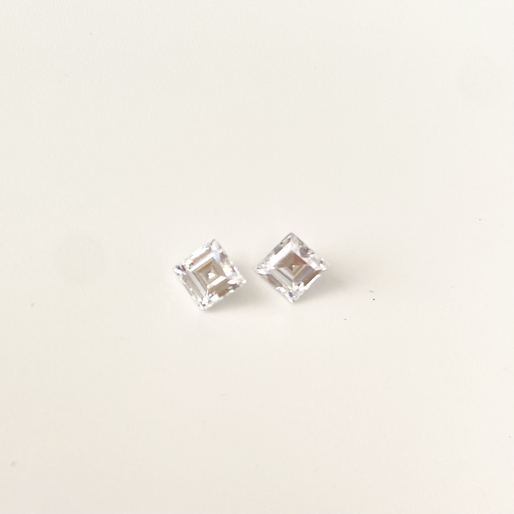 キュービックジルコニア（カラーレス）2.5mmスクエアーカット